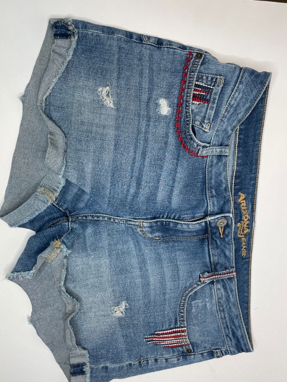 ARIZONA JEAN COMPANY BLUE JEAN DENIM SHORTS PATRIOTIC SIZE 13 DISTRESSED RAW HEM